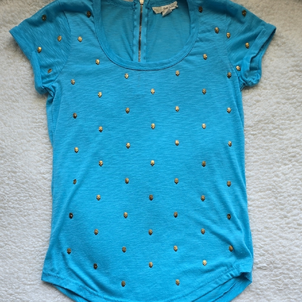 Women’s Scoop Neck Short Sleeve Tee with Gold Studs — Bright Teal Blue